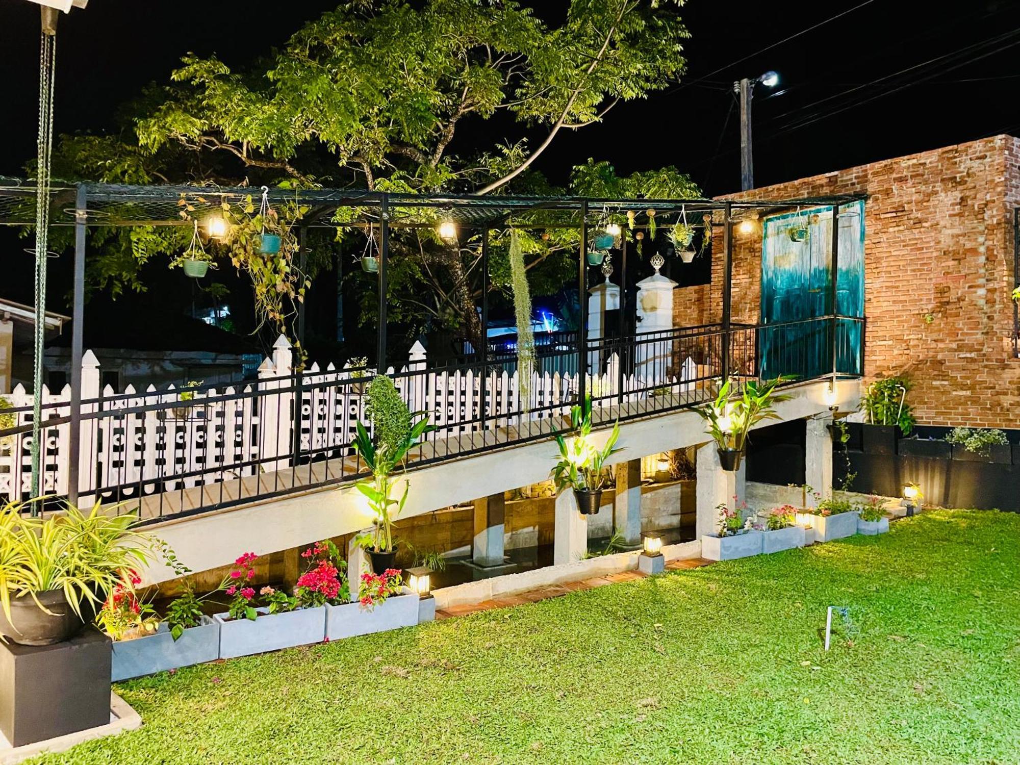 Ayur Ayur White Sail Villa Dalupotha Dış mekan fotoğraf