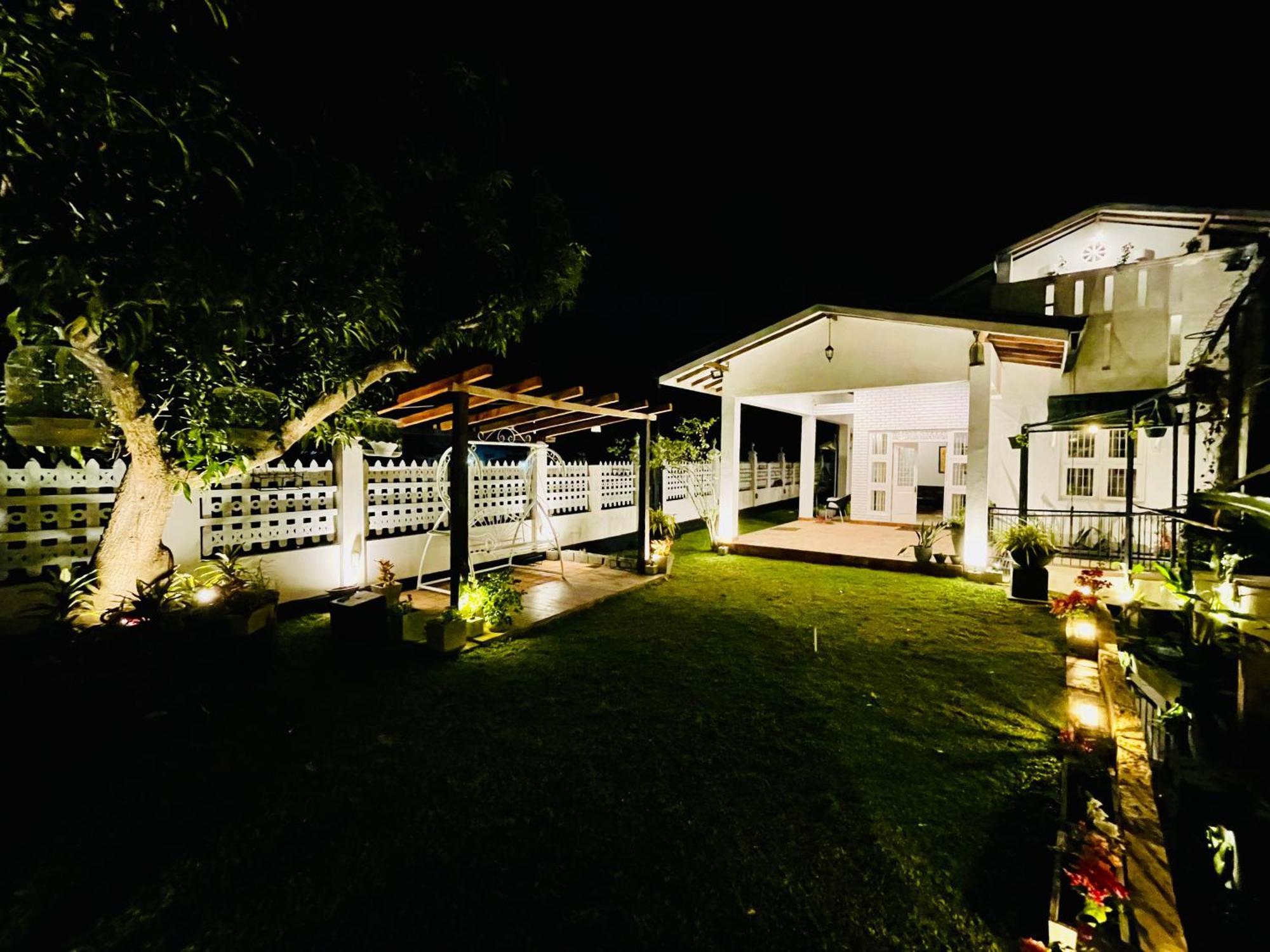 Ayur Ayur White Sail Villa Dalupotha Dış mekan fotoğraf