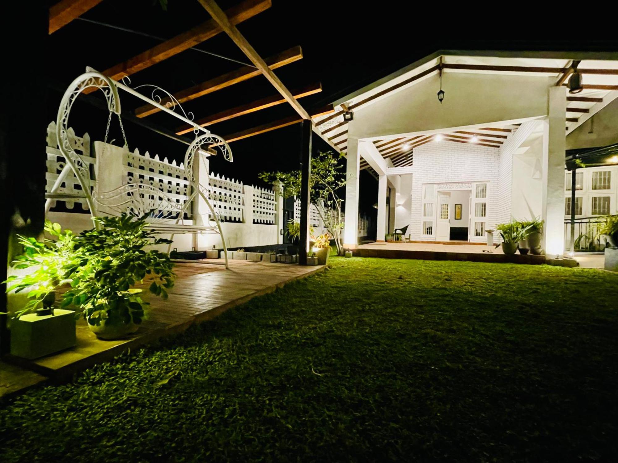 Ayur Ayur White Sail Villa Dalupotha Dış mekan fotoğraf