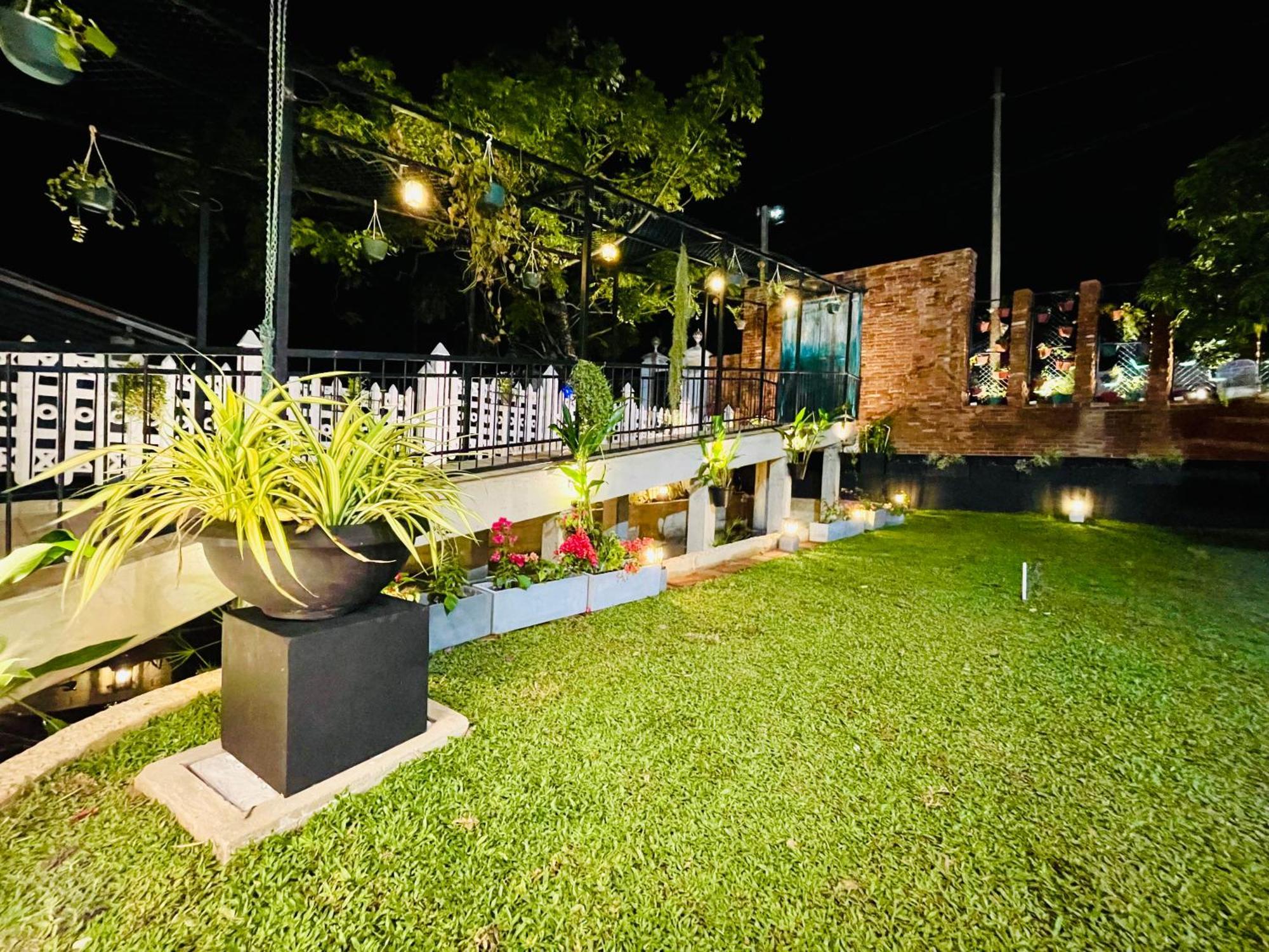 Ayur Ayur White Sail Villa Dalupotha Dış mekan fotoğraf